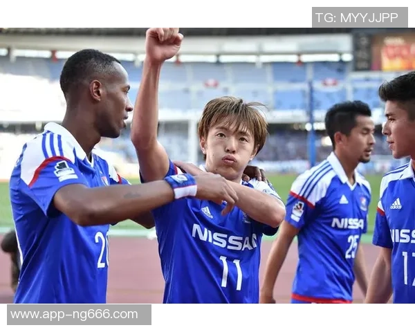 2018年鹿岛鹿角与横滨水手的精彩对决回顾与分析