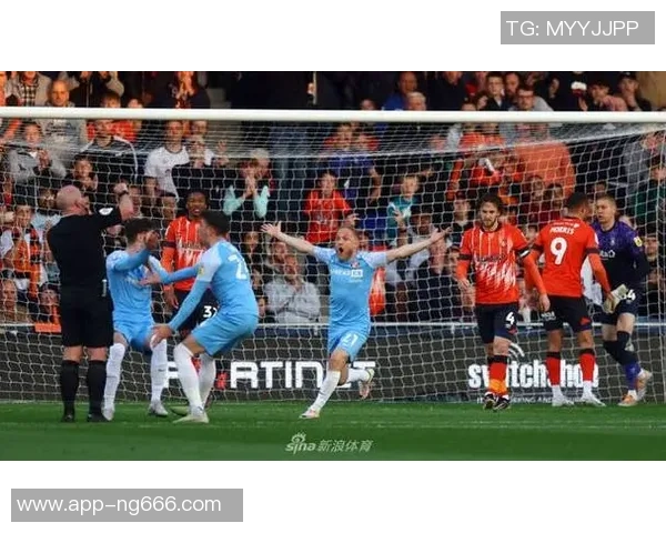 富勒姆与女王巡游的激烈对决展现英超球队的实力与魅力